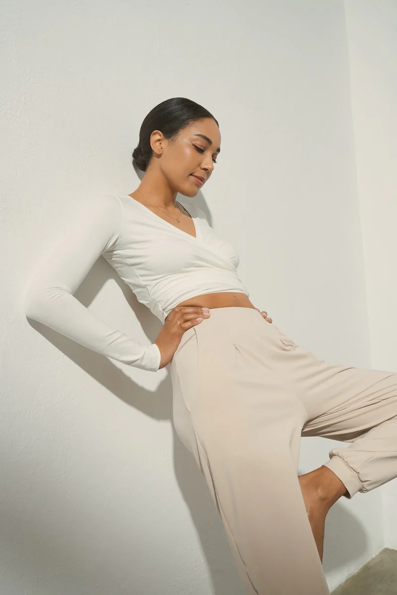 compression vs. non-compression yoga wear - what's the difference